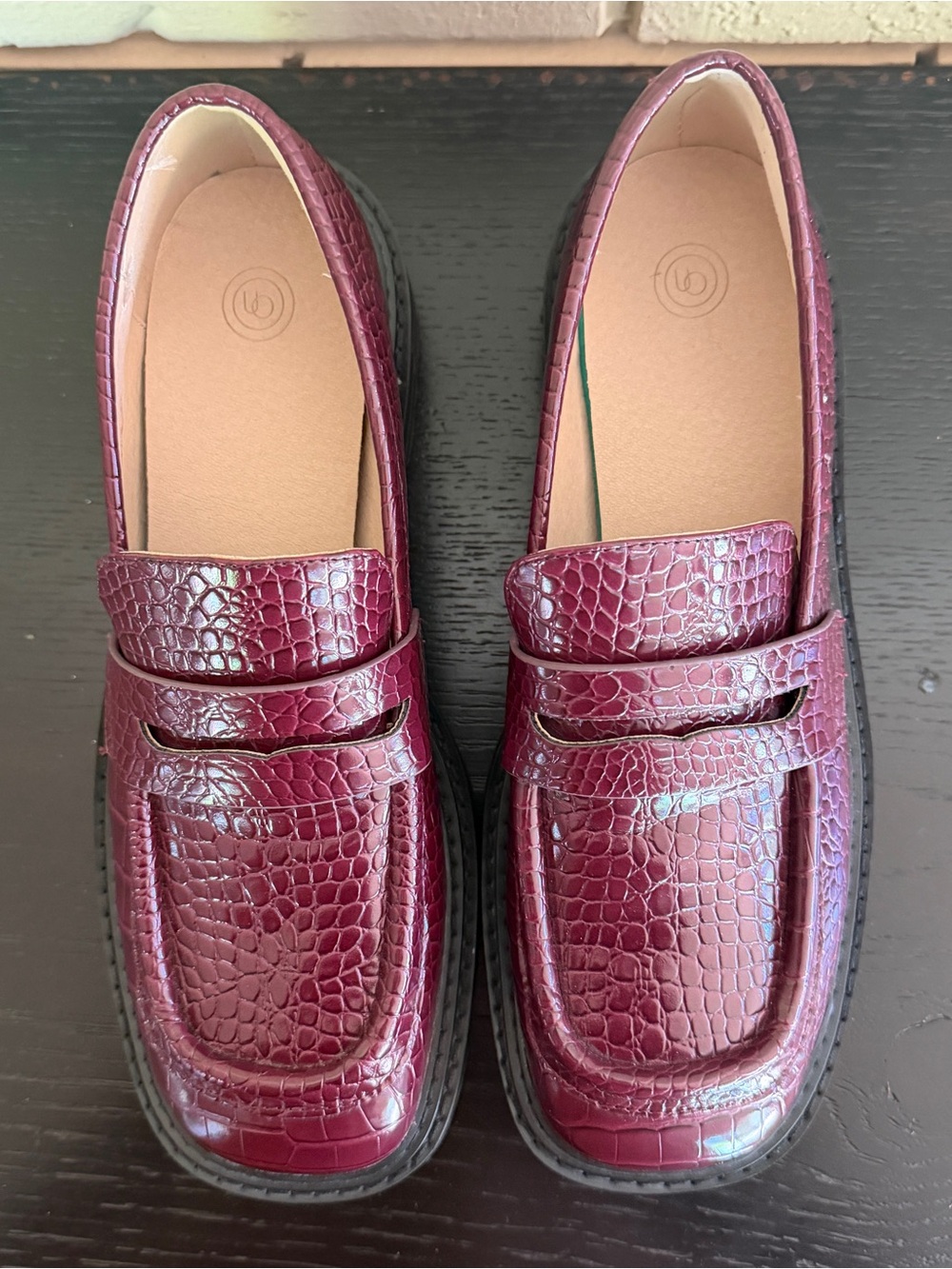NEW Urban Outfitters UO Burgundy Croc embossed lug loafers Patent Platform Y2K - Picture 3 of 8